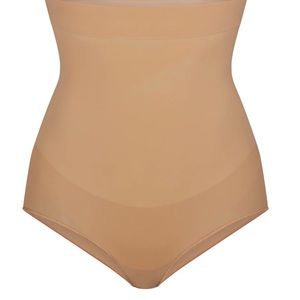 Skims everyday sculpt high waisted brief size S/M color ochre new without tags